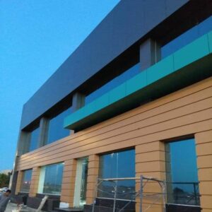 بعض مشاريع مؤسسة دقة الواجهة لتصميم وتركيب الكلادينج والواجهات الزجاجية